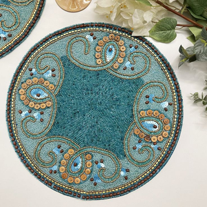 Napperons de table tendance en lin, design unique, faits à la main, avec perles - Product Image 1