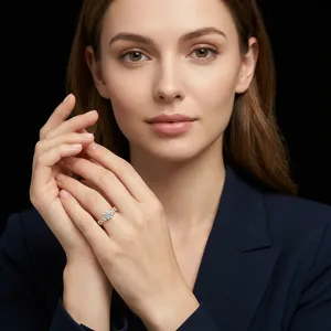 Bague de fiançailles en diamant de laboratoire taillé avec soin, bande pavée torsadée, plaqué or bicolore, bague de mariée de luxe pour cadeau de mariage femme - Product Image 1