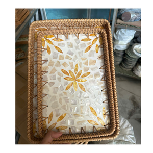 Plateau décoratif en nacre avec finition mosaïque, écologique et durable, idéal pour la présentation sur table basse - Product Image 2