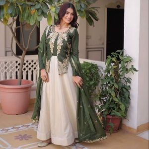 Elegante Vestido de Noche Bordado con Lentejuelas de Seda Roman & Cosmos con Dupatta de Diseñador para Mujer - Product Image 1