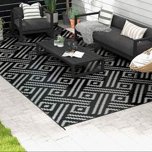    Alfombra Portátil para Camping y Caravanas, 9' x 18', Reversible, Negra y Gris, Geométrica, Alfombra Exterior Impermeable de Plástico Tipo Paja - Product Image 2
