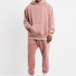 Ensemble survêtement homme personnalisé avec logo, effet délavé vintage, en molleton de coton épais 450 GSM, comprenant un sweat à capuche oversize et un pantalon de jogging streetwear - Product Image 4