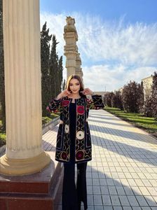 Chaqueta bordada hecha a mano para mujer Diseño Suzani de manga tres cuartos modesto y lindo para ropa de boda - Product Image 3