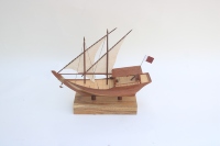 Bateau rapide artisanal modèle Dhow en bois de haute qualité, sculpté, sur pieds, fabrication Gia Nhien, faible MOQ, conception personnalisée Feng