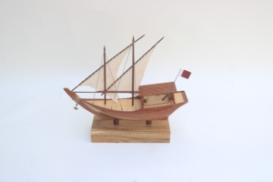 ผู้ผลิตเรือดอว์แบบจำลองงานฝีมือ เรือเร็วคุณภาพสูง ผลิตจากโลหะ MOQ ต่ำ รับออกแบบตามสั่ง งานเรซิ่นตามหลักฮวงจุ้ย - Product Image 3