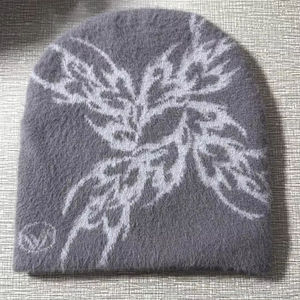 หมวกบีนนี่ไหมพรมขนแพะโมแฮร์ลายโลโก้แบบกำหนดเอง หมวกไหมพรมเนื้อนุ่มพรีเมียมสำหรับฤดูหนาว - Product Image 1