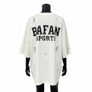 Camiseta de algodón de alto gramaje para mujer, corte holgado, color crema, estilo urbano, con dobladillo desgastado y estampado gráfico con logo. Camisetas holgadas de algodón para mujer. - Product Image 2