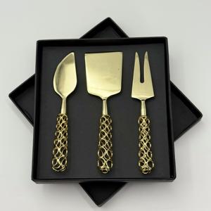 ชุดอุปกรณ์ชีสสแตนเลสสตีลเคลือบทองพร้อมด้ามจับลวดเหล็ก ผลิตโดย R B Overseas คุณภาพสูง ลดราคาสินค้าขายดี - Product Image 1