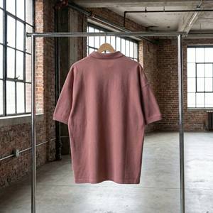 T-shirt streetwear homme personnalisé avec logo OEM, coupe décontractée à épaules tombantes, imprimé tricoté rose poudré, 100 % coton vierge - Product Image 5