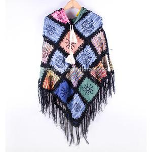Poncho 100% Algodón Negro con Estampado de Bloques - Product Image 1