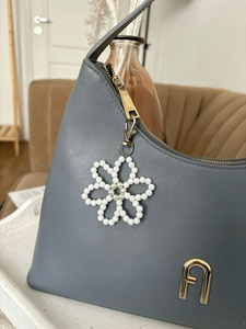 Llavero Hecho a Mano con Bordado Intrincado y Detalle de Cristal de Cuarzo Rosa, Estilo de Dibujos Animados Colorido, Duradero, Ecológico, Impermeable y Ligero - Product Image 5