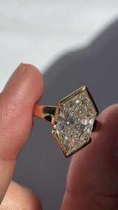 Bague solitaire en diamant taille marquise néerlandaise, cultivé en laboratoire, 3,02 carats, avec or jaune 18 carats, idéale pour les fiançailles, les propositions de mariage, les cadeaux pour les amoureux et les objets de charme. - Product Image 6