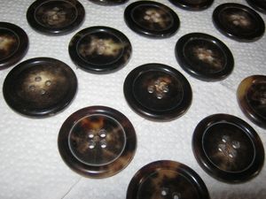Botones de Cuerno de Búfalo Naturales Hechos a Mano para Coser Abrigos, Camisas y Prendas, Botones Ecológicos de Moda - Product Image 5