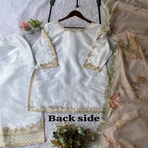 Ensemble de costume palazzo en soie VASTRA COTTAGE avec travail de perles et de sequins, Kurti taille unique, palazzo imprimé, dupatta en organza - Product Image 3