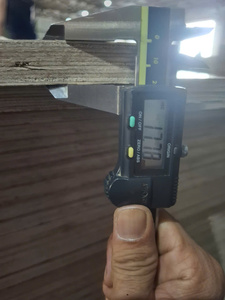 Contrachapado Marino Impermeable Antideslizante con Malla de Alambre y Revestimiento de Película Negra para Construcción - Product Image 1