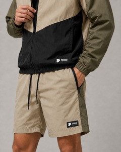 Conjunto corto de chaqueta y pantalones cortos cortavientos para hombre de calidad premium, ligero, transpirable, ropa deportiva informal. - Product Image 4