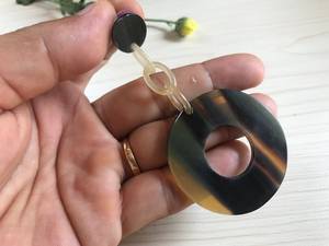 Boucles d'oreilles rustiques faites à la main en corne de buffle, forme naturelle, bijoux modernes, pendantes, cadeau de Noël pour femme, décoration de mariage et de maison ZONE - Product Image 1