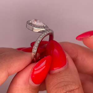 Anillo de Diamante Cultivado en Laboratorio con Corte de Pera de Lujo, Certificado IGI, Chapado en Oro de 14K, Joyería Nupcial para Regalo - Product Image 3