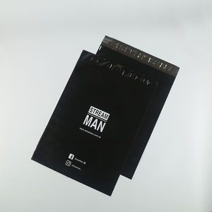 ถุงพลาสติกกันฉีกสีดำสำหรับส่งเสื้อผ้า พร้อมโลโก้สั่งทำพิเศษ - Product Image 3