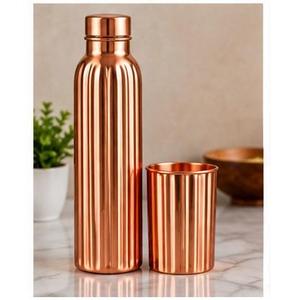 Bouteille d'eau contemporaine en cuivre avec tasse et couvercles, grande capacité, écologique, portable, design côtelé - Product Image 1