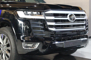 TOYOTA LAND CRUISER VRX NOIR GRAND TOURING 7 PLACES SUV LUXE 4X4 2022 D'OCCASION PRÊT À L'EXPORTATION TRANSMISSION AUTOMATIQUE - Product Image 2