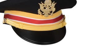 Casquette de cérémonie de haute qualité avec cordon blanc et or, visière noire et emblème - Product Image 4
