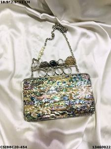 Bolso de noche de latón hecho a mano de diseñador para damas, monedero nupcial con estampado de nácar para fiestas - Product Image 2