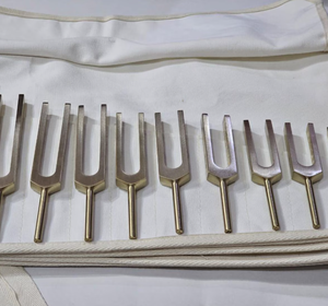 Juego de Diapasones Terapéuticos Solfeggio de Latón, Fabricación Mars International - Product Image 1