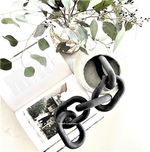 Escultura de cadena de eslabones de madera negra tallada a mano, adorno de cadena de madera rústico decorativo para decoración moderna del hogar y la Oficina - Product Image 4