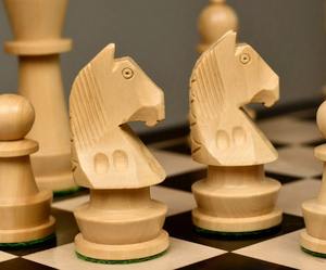 Pions d'échecs professionnels King Staunton 3,75 pouces, ébène et bois de buxus naturel, au meilleur prix - Product Image 2