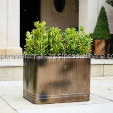Soporte de maceta de metal de latón hecho a mano diseño personalizado acabado en oro patrón personalizado para suministro de jardín al aire libre Fabricante Mayorista - Product Image 2