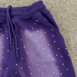 Pantalones Cortos Deportivos Unisex Galaxy con Tachuelas, Cintura con Cordón Ajustable, Estilo Urbano Premium, Color Morado - Product Image 3