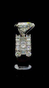 Bague en or blanc 18KT 5.42 CT trillion et diamants de laboratoire taillés en baguette sur vente en gros de diamants de laboratoire en serti à griffes pour elle - Product Image 6