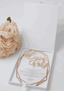 กล่องเชิญสีขาวพร้อมลายปั๊มทอง, ภายในสีแดง, การ์ดเชิญอะคริลิกใส, ฝาแบบมีบานพับ - Product Image 2