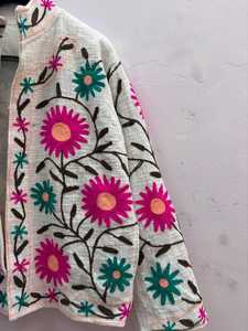 Chaqueta de Algodón Bordada Suzani Multicolor Hecha a Mano para Mujer, Diseño Floral Transpirable, Estilo Boho Chic Vintage Casual - Product Image 6