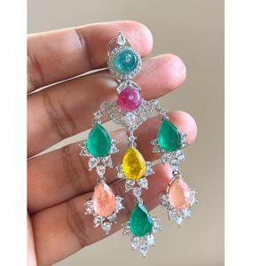 Hermosos Pendientes Colgantes Plateados de Primera Calidad con Circonita Brillante para Mujer, Ideales para Bodas y Eventos de Moda - Product Image 1