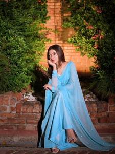 Conjunto de diseñador con top de georgette sintético con bordado intrincado, lentejuelas y calado, pantalón palazzo de corte bootcut y dupatta cosida. - Product Image 2