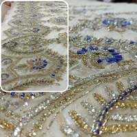 Fabrikpreis Schwer Perlenbesetzter Spitzenstoff Handgefertigte Strass-Kristall-Blumenstickerei Netzstoff Klassisch Edel Luxuriös Couture Brautmode