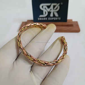 Brazalete de cobre trenzado plano hecho a mano Kada ajustable de extremo abierto elegante joyería curativa de cobre puro para hombres y mujeres - Product Image 2