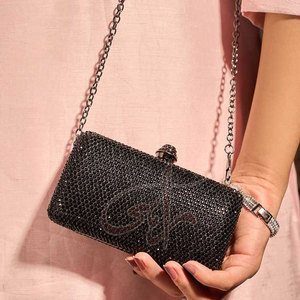 Pochettes pour femmes sur mesure en gros, service OEM, haute qualité, portables, style tendance, avec bouton perlé, pompon et diamants - Product Image 3