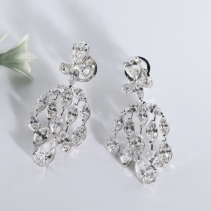 Boucles d'oreilles pendantes de luxe en or blanc, style cascade, avec diamants de laboratoire marquise et poire, pour mariage et soirée, collection fine - Product Image 1