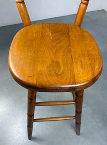 เก้าอี้บาร์สไตล์โมเดิร์นกลางศตวรรษ พร้อมพนักพิงไม้โค้งมนและเบาะนั่งบุนวม เหมาะสำหรับการนั่งในบาร์ที่บ้านอย่างมีสไตล์ จากอินเดีย - Product Image 5