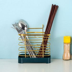 Porte-couverts décoratif en métal pour la table à manger, ajoutant un look sophistiqué et un rangement organisé des ustensiles - Product Image 5