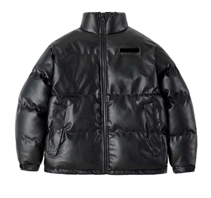 Blouson long matelassé brillant en PU pour homme, style streetwear moderne, avec logo frontal, vente en gros personnalisée - Product Image 1