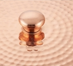 Boîte à épices ronde en cuivre rustique de qualité supérieure avec finition martelée et couvercle anti-poussière pour le rangement en cuisine - Product Image 2