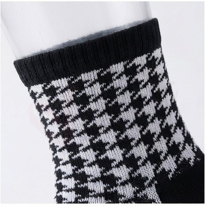 Chaussettes pour hommes, motif pied-de-poule, tricotées, respirantes, style classique, pour un usage quotidien en automne - Product Image 4