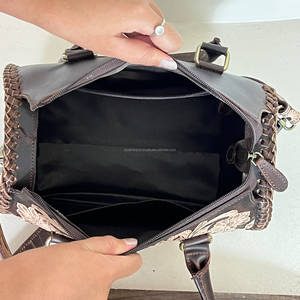 Bolsa de Viaje de Cuero Genuino con Diseño Floral de Cerezas Talladas a Mano, Nueva de Fábrica, Bolsos Cruzados de Cuero Vacuno Genuino para Unisex - Product Image 6