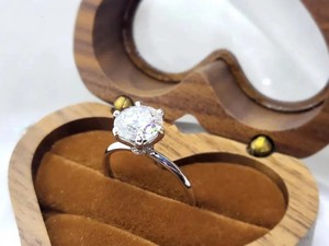 Anillo de compromiso de moissanita redonda de 2 CT, anillo de boda redondo, anillo de compromiso con halo oculto, anillo de aniversario, anillo de promesa - Product Image 5