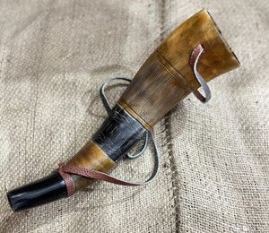Trompeta de Cuerno de Búfalo, Instrumento de Señalización Tradicional Hecho a Mano, con Fuerte Resonancia y Acabado Elegante para Coleccionistas - Product Image 1