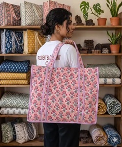 Bolso de hombro grande de algodón acolchado con estampado floral turquesa, hecho a mano, ecológico, con cremallera, ligero, estilo étnico indio. - Product Image 6